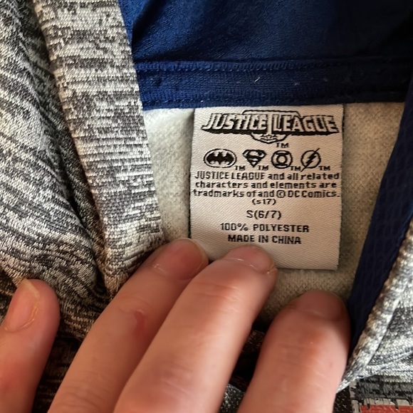 Justice league sweatshirt small size 6-7 kids GUC - Picture 4 of 5